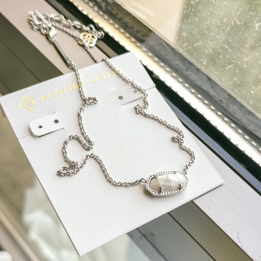 Elisa | White Howlite Silver Pendant Necklace